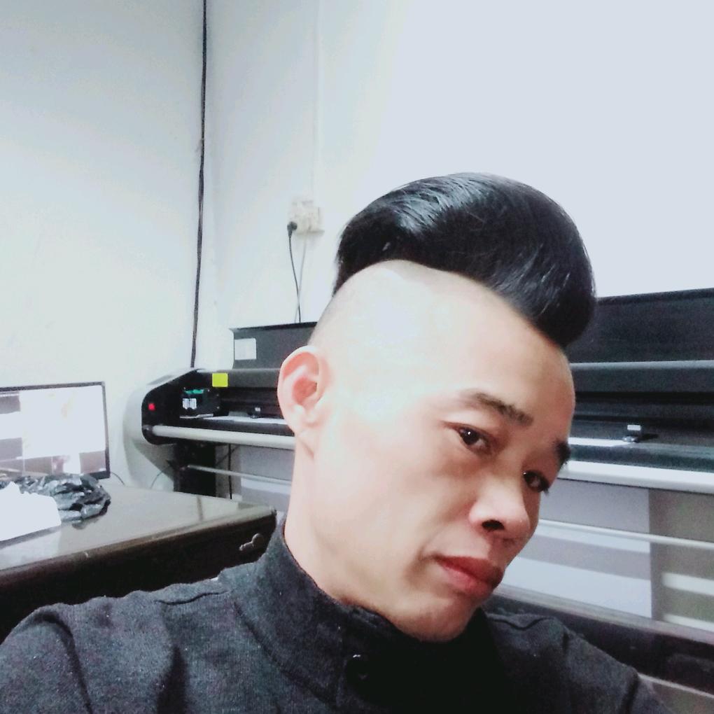 广东韶关南雄飘帅哥路边野花等我采！