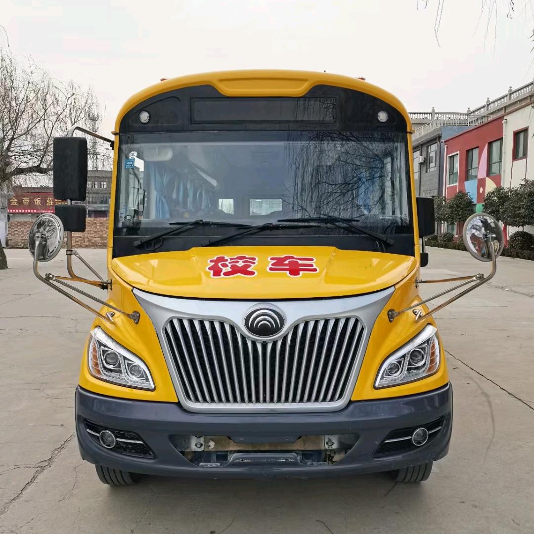 长霖校车和轮胎