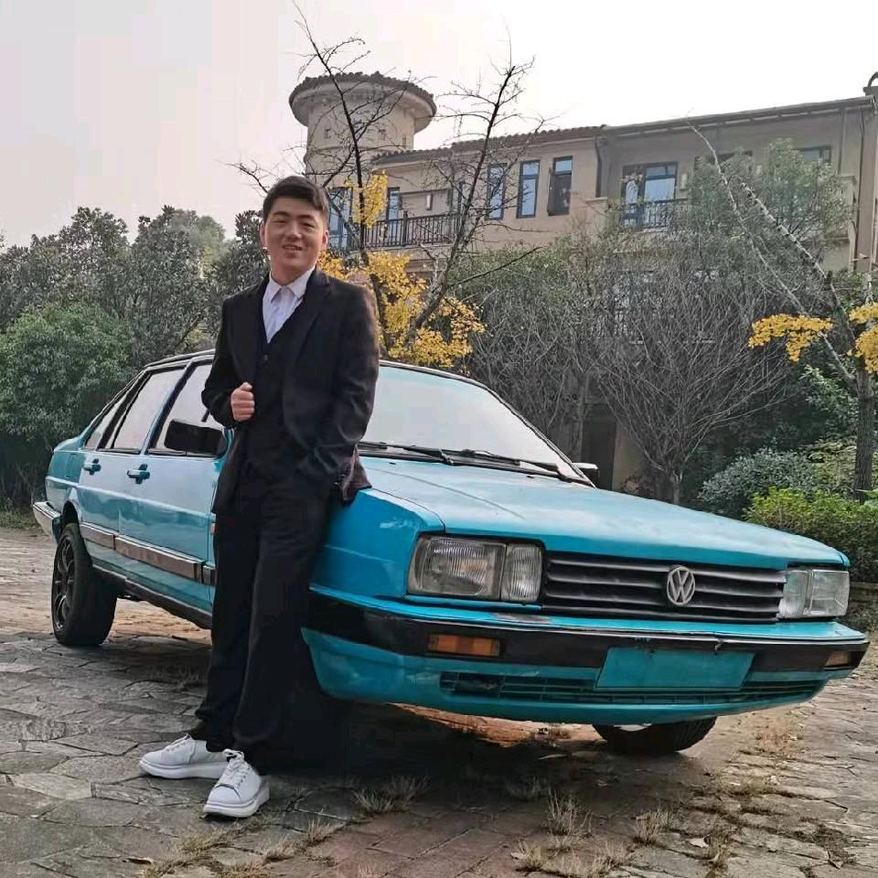 正儿八经小青年