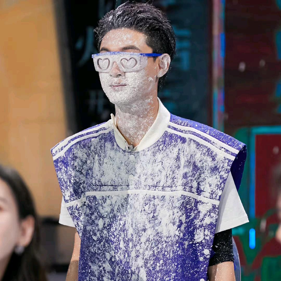 秦霄賢--