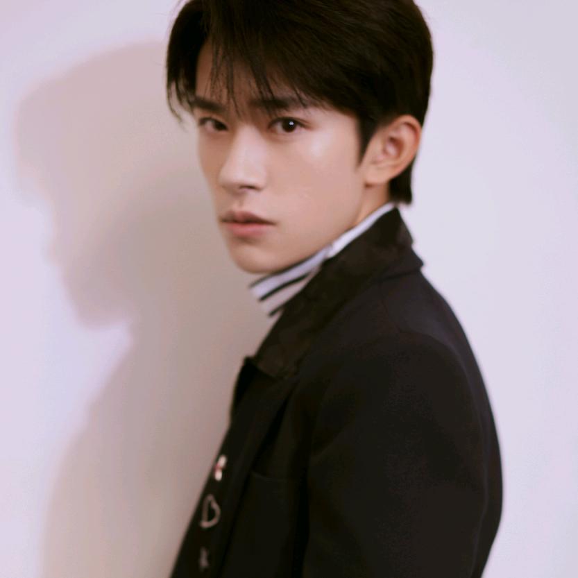 易烊千玺的小尾巴@抖音