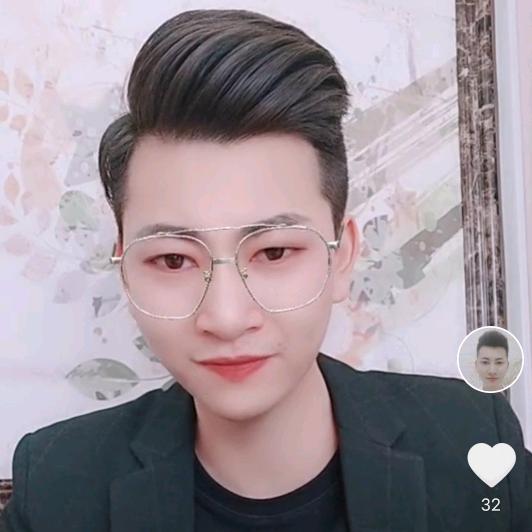 爱美吧-高端精致烫染发型设计