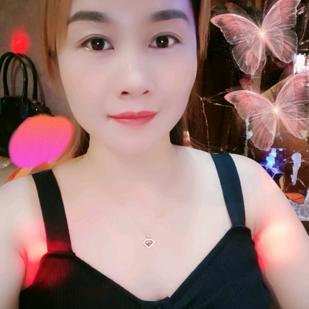 芳芳服装店…👯