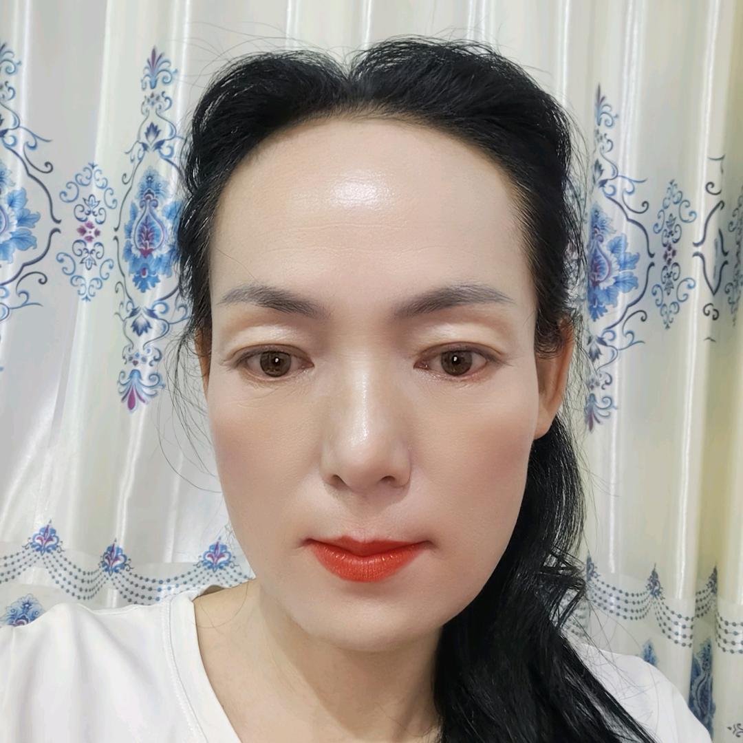 李莉不定时开播才艺爱唱歌。