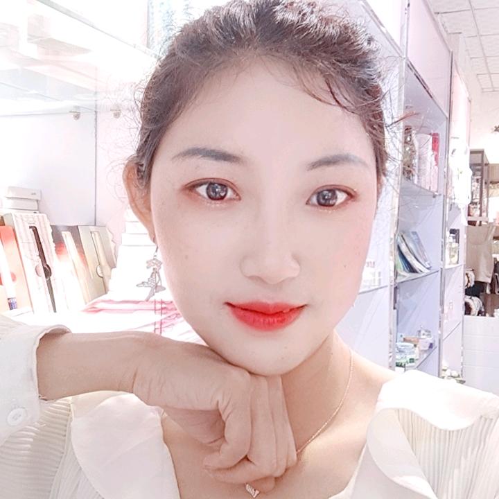 内邱爱不饰首日化店