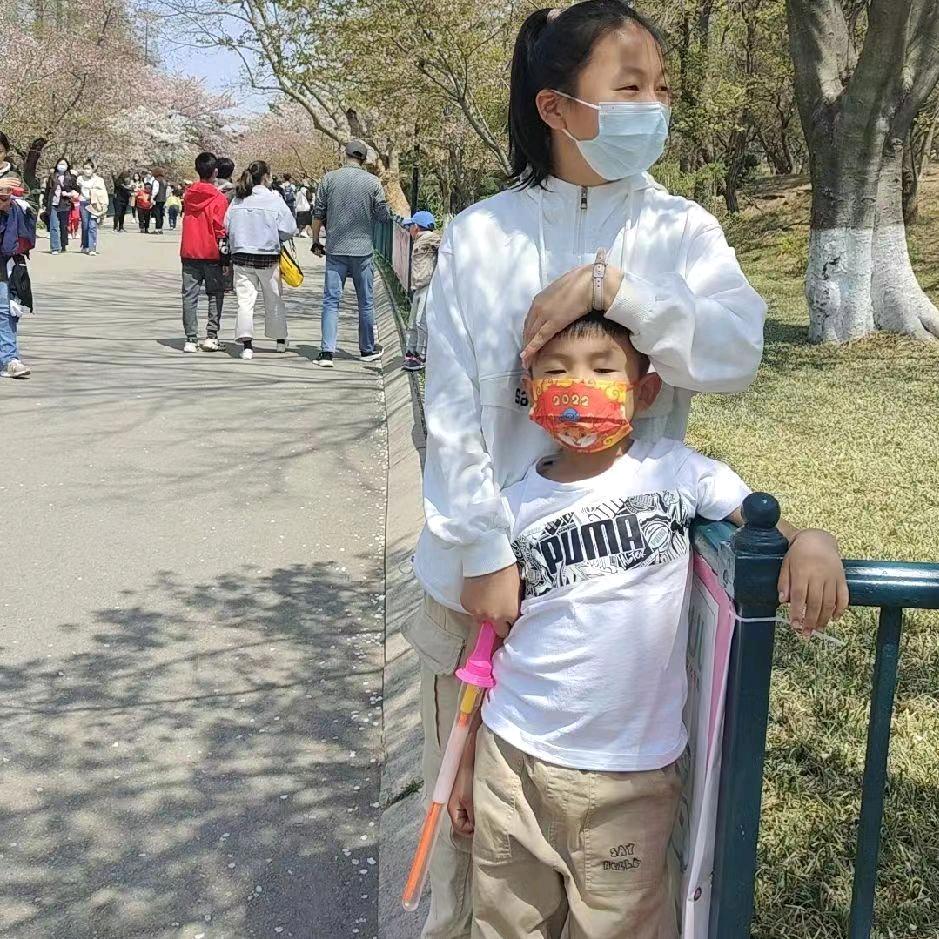 张莹ᶻ