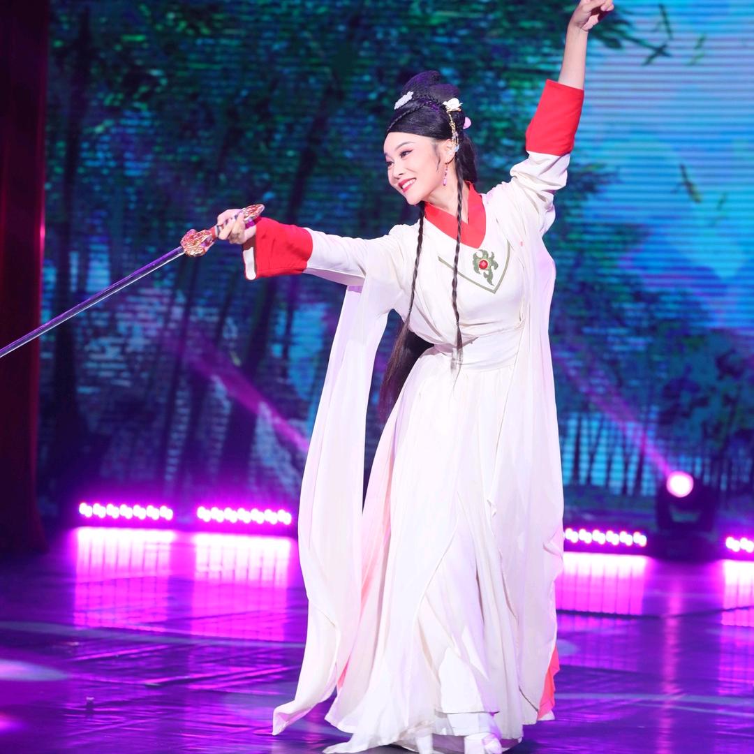 邬云黄梅戏演员