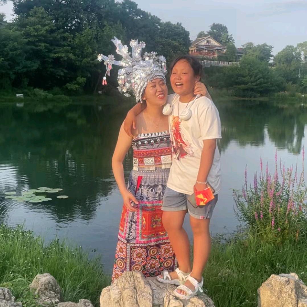 ((இωஇ )吴二姐(ง •̀_•́)ง