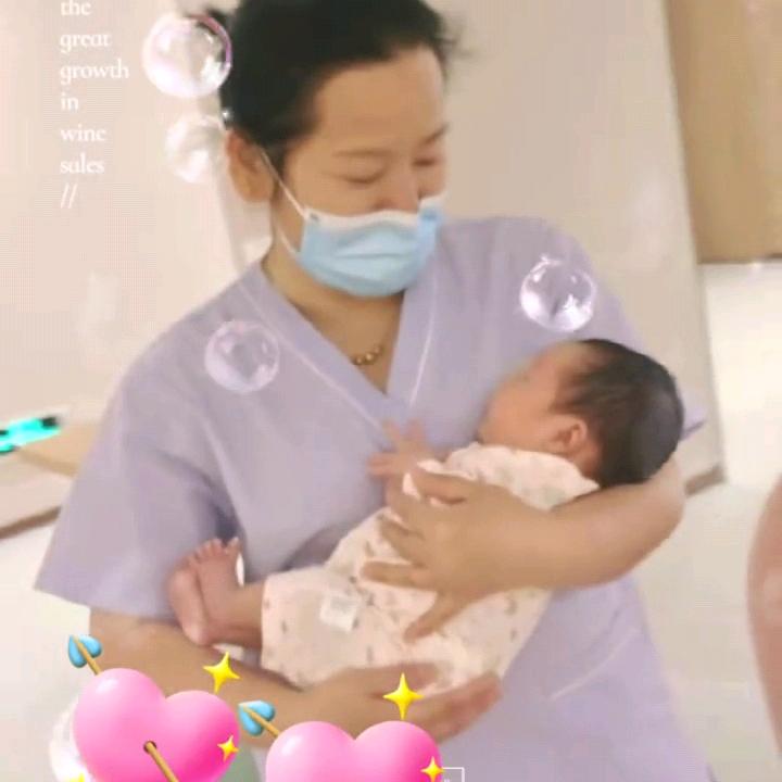 金牌育婴师龙姐