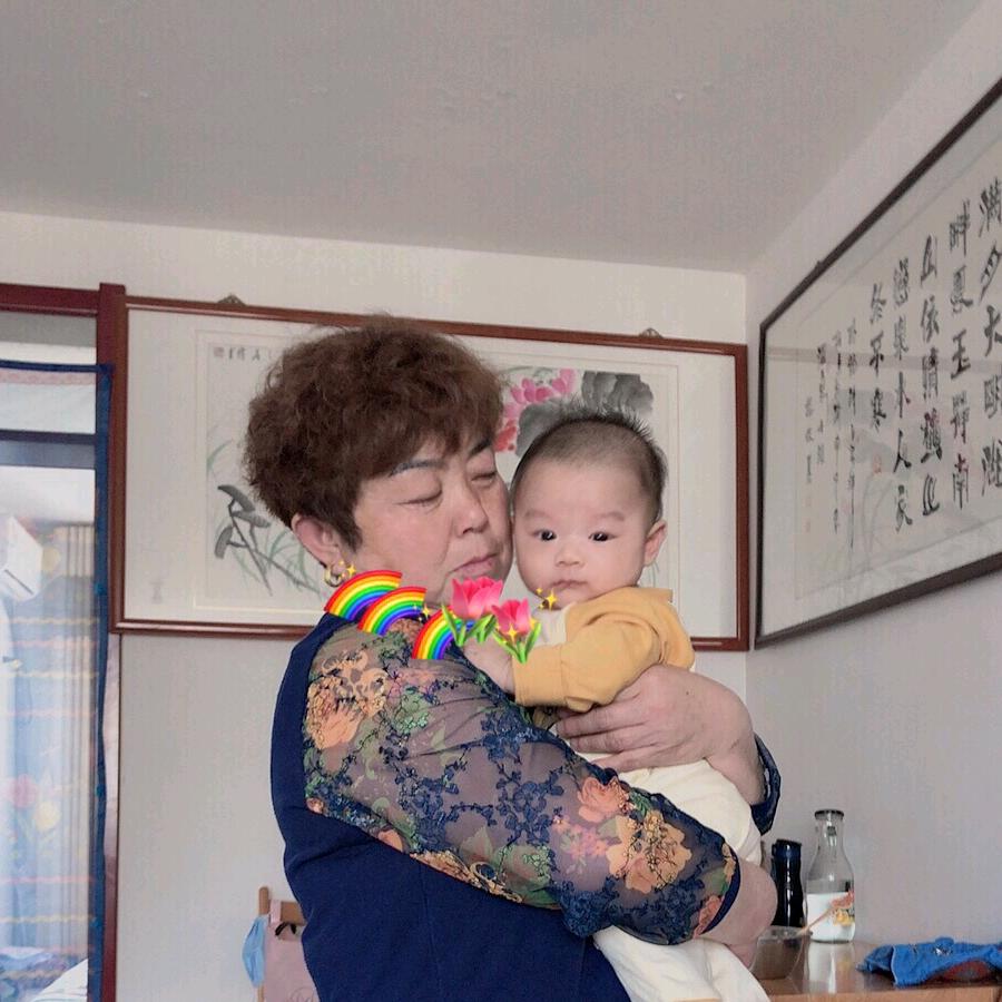 俩个臭臭的姥姥