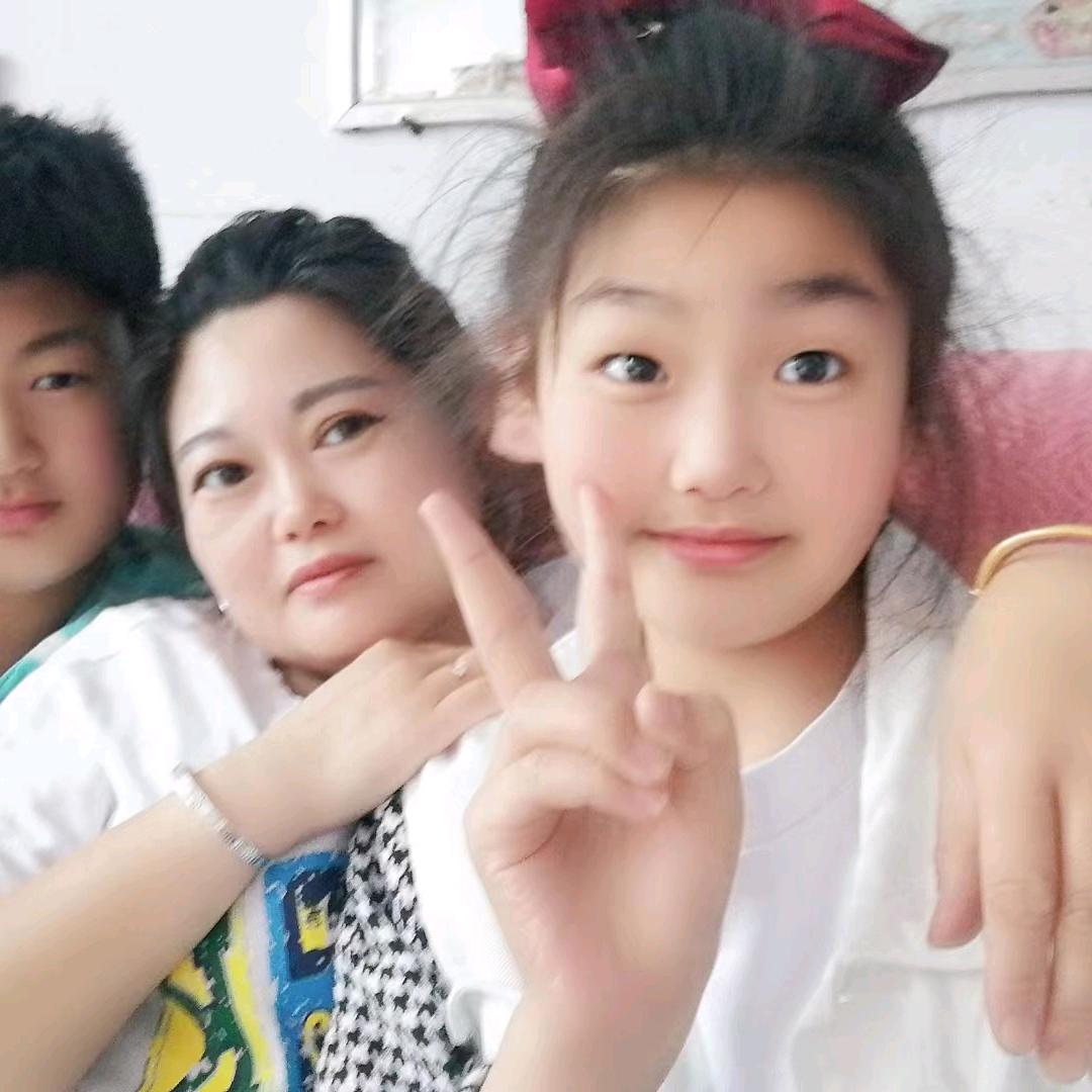 开心的一家人😃