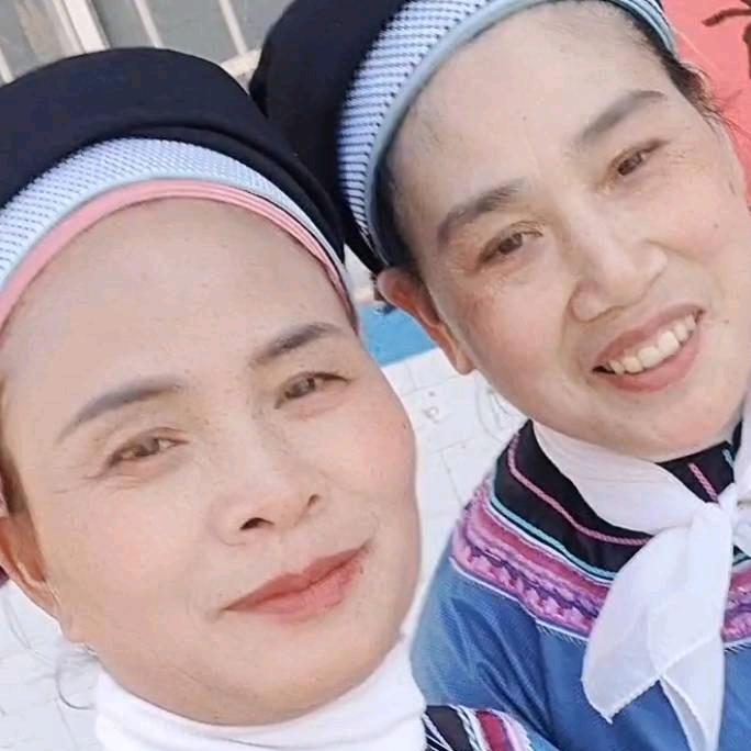 笑容面对拒绝私聊。