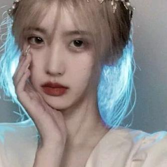 发光水母海里游
