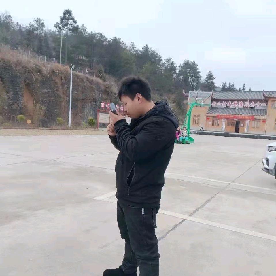 小男孩