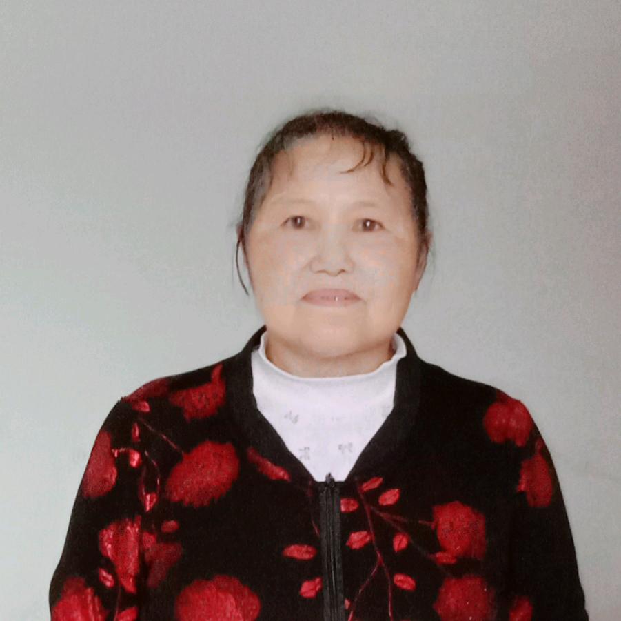 覃成菊