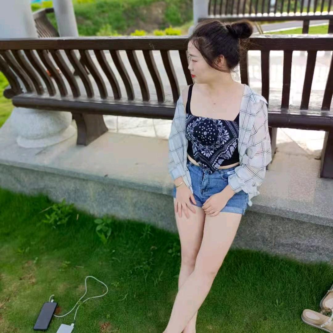 小玲姐姐 এᮁ໊࿐ᩚ