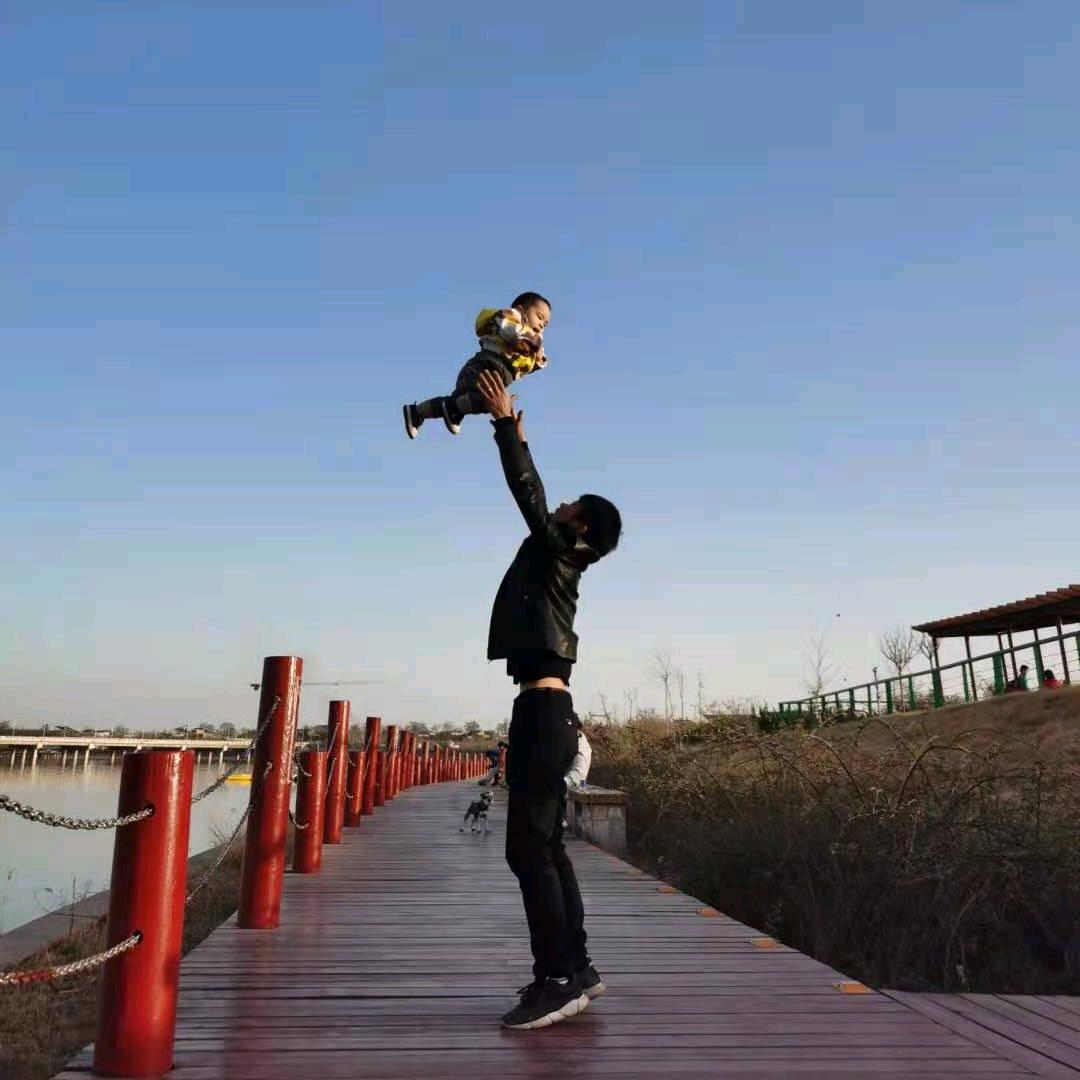 开着拖拉机上🌙