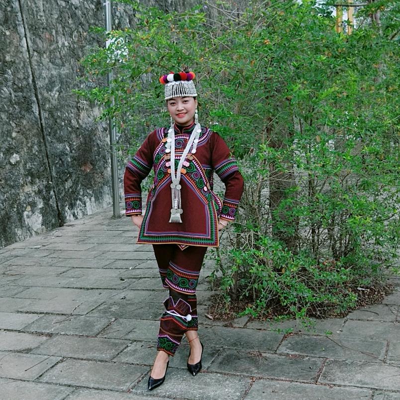哈尼茗日服饰
