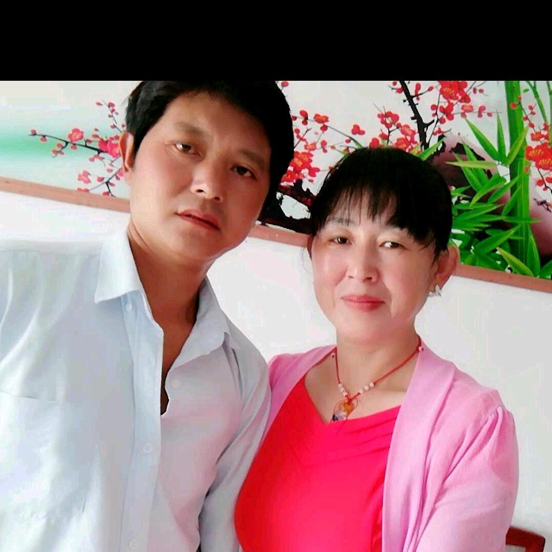 开心的红玫瑰😊😊