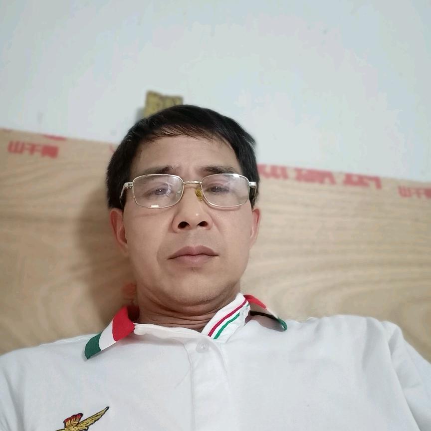 钟师傅装修地板，墙砖