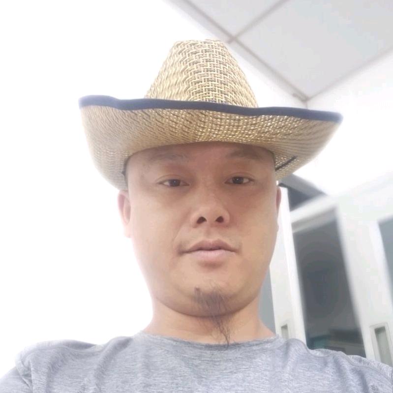 小胡子哥
