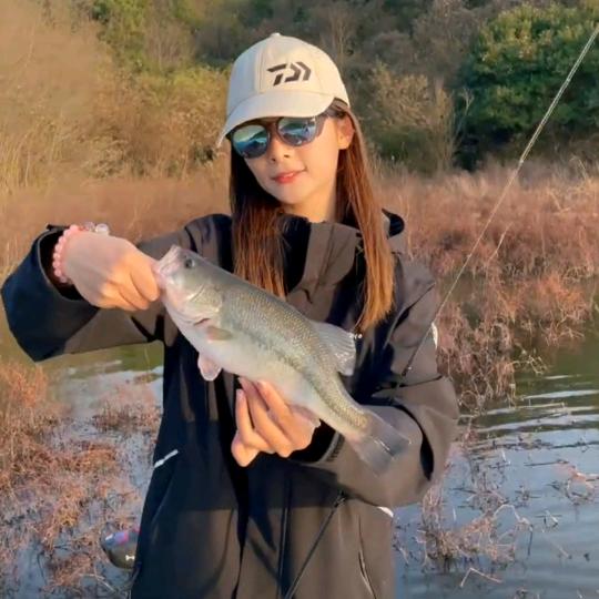 小师姐热爱的钓鱼生活