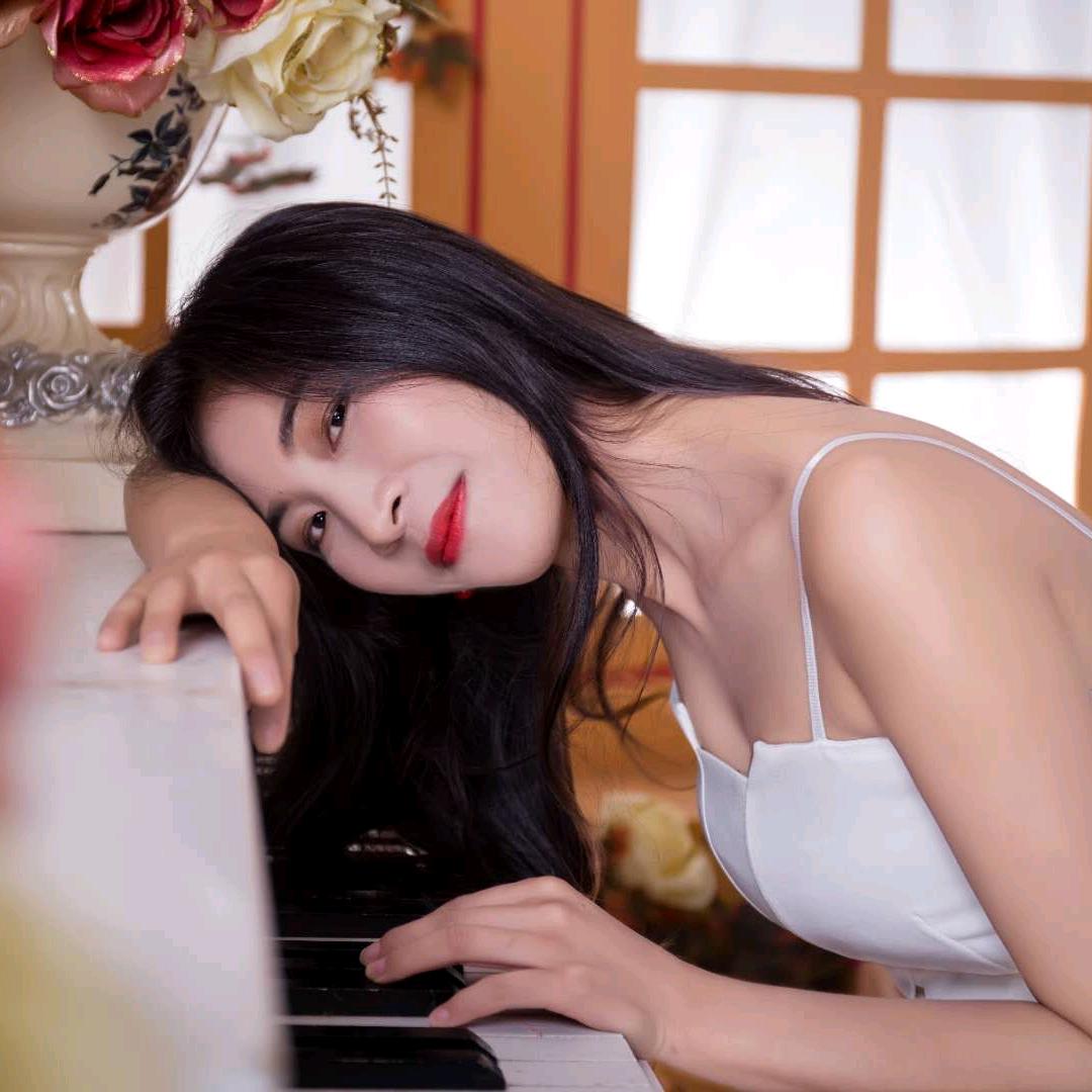 云南彝族妹子