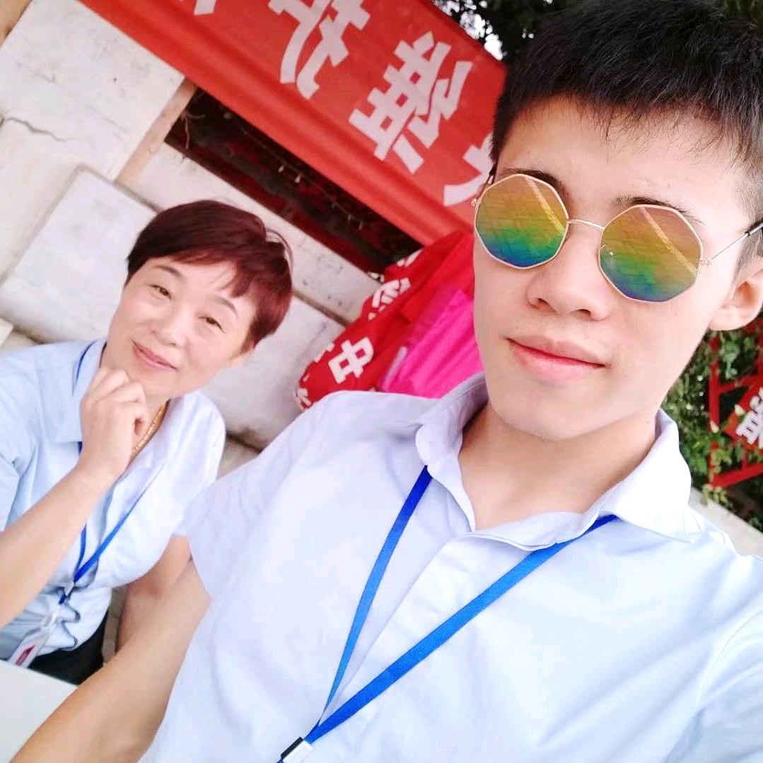 耙耳朵小胡