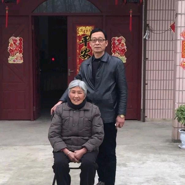 沪园酒楼盆景字画