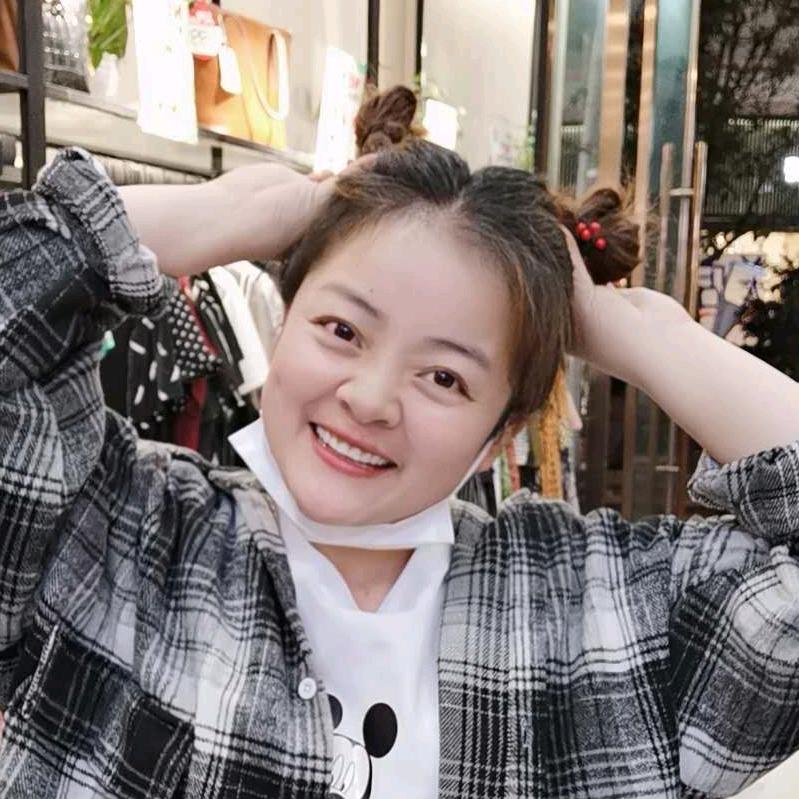 石首网红孟菲（阿凡卓女装中医院斜对面）