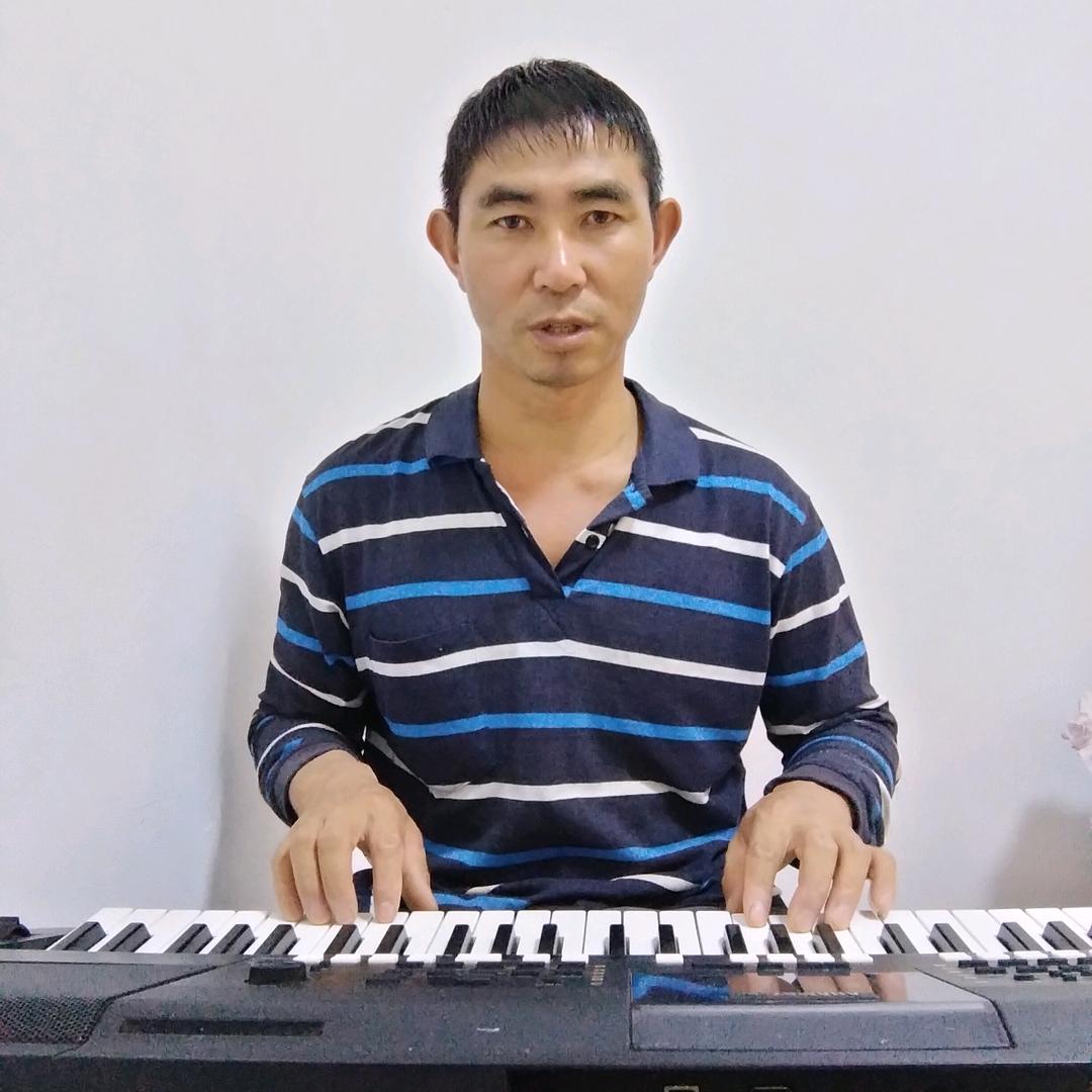 余天平（电子琴演奏）