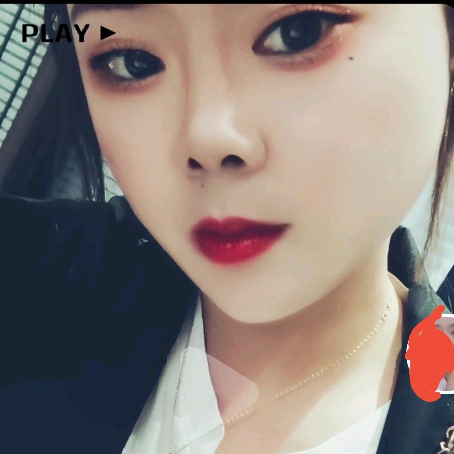 🌸疯的很正经🌸