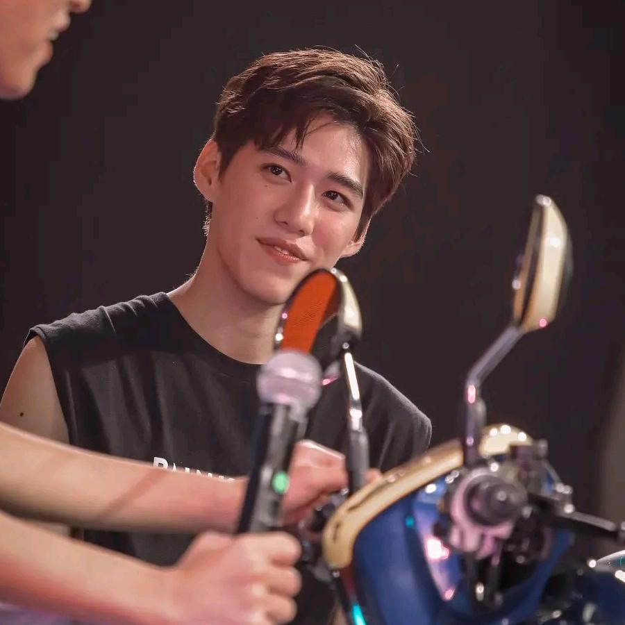 爱喝奶茶的范小贝