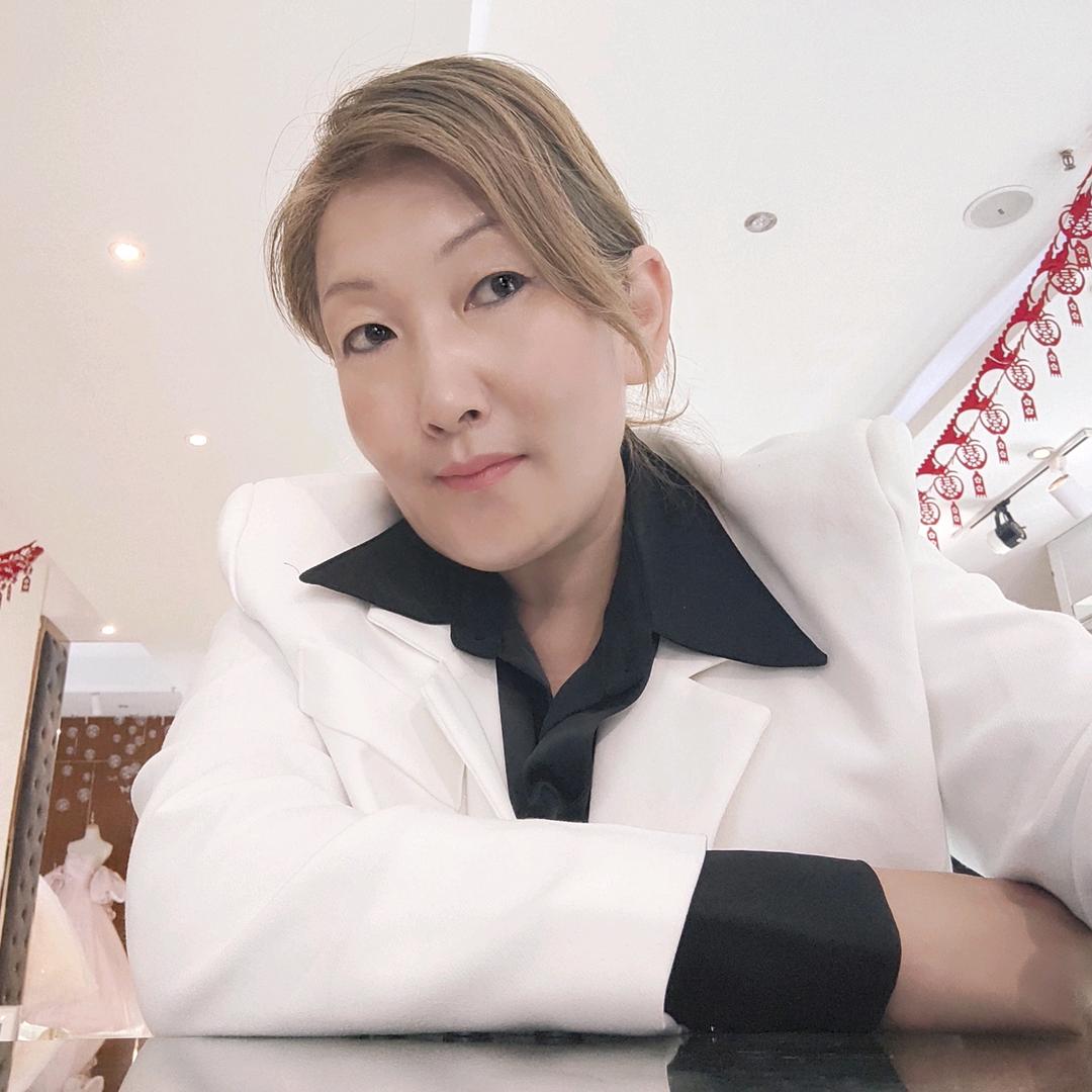 陆良乌托婚纱摄影思思