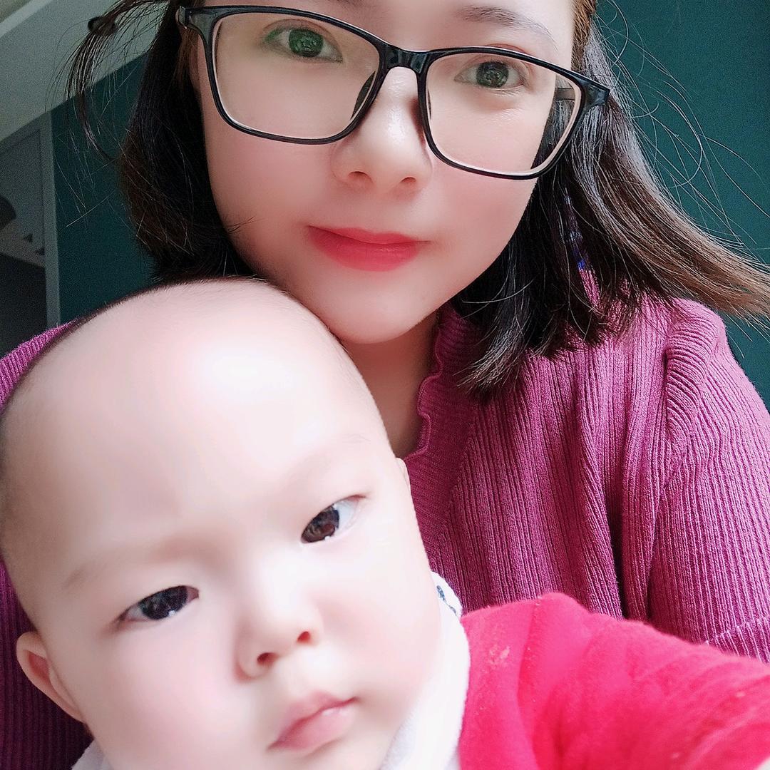 带孩子的小姐姐