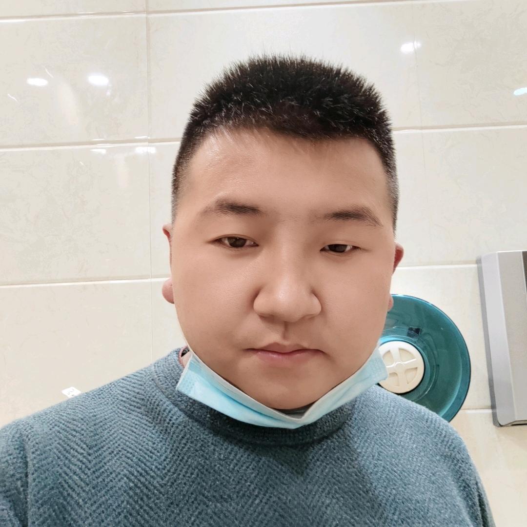 骑着骆驼去放羊