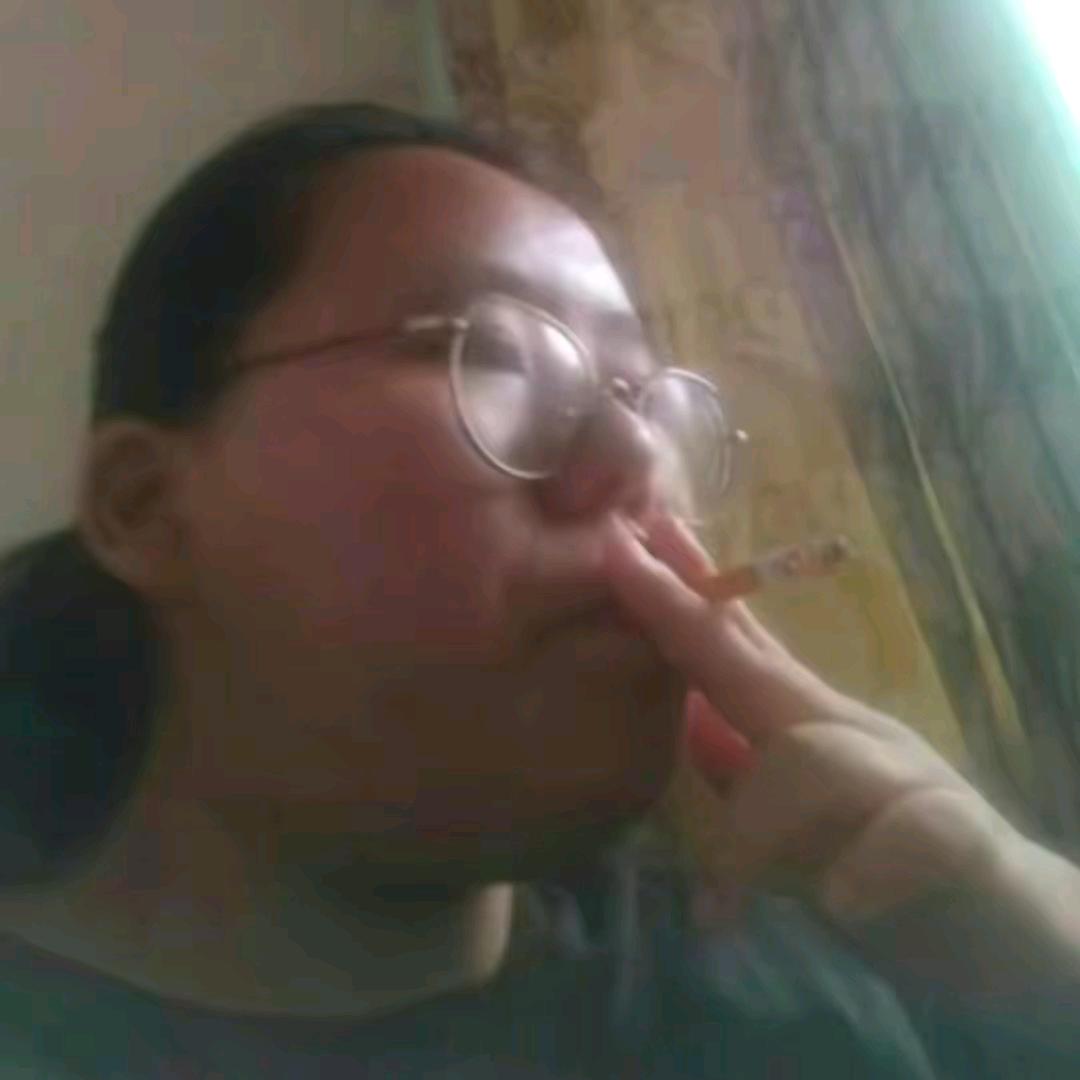 纯情母蟑螂