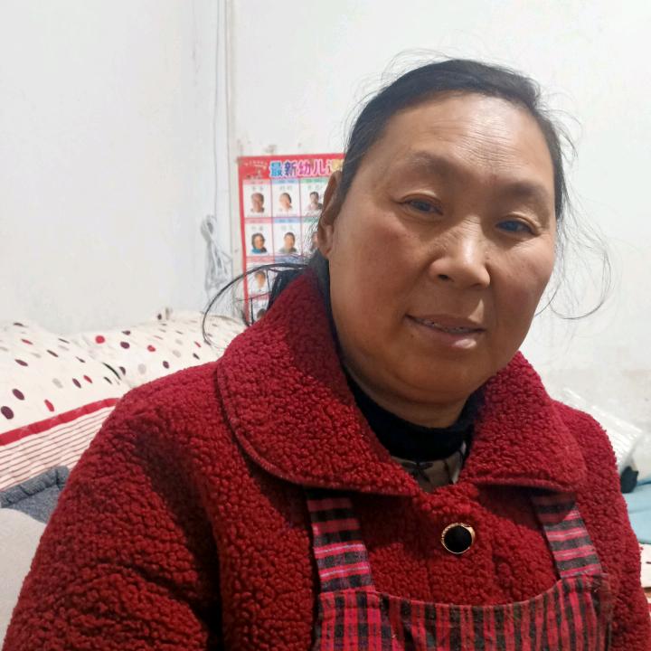 焦辉碧