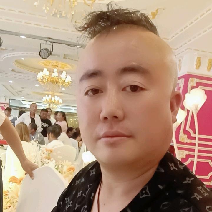歌手章飞