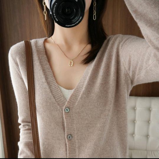 薇薇羊绒服装店