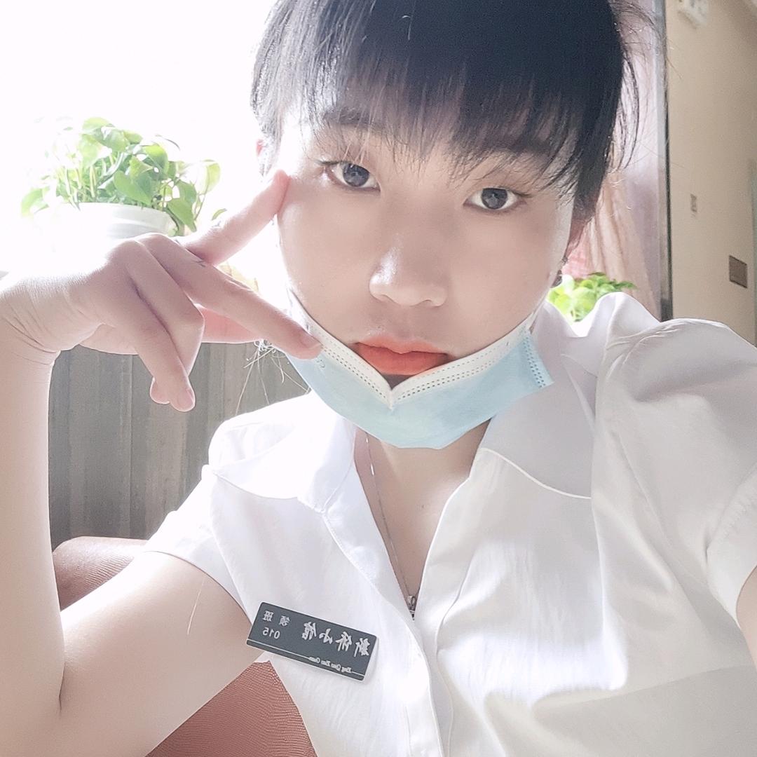 眼泪划过鼻梁