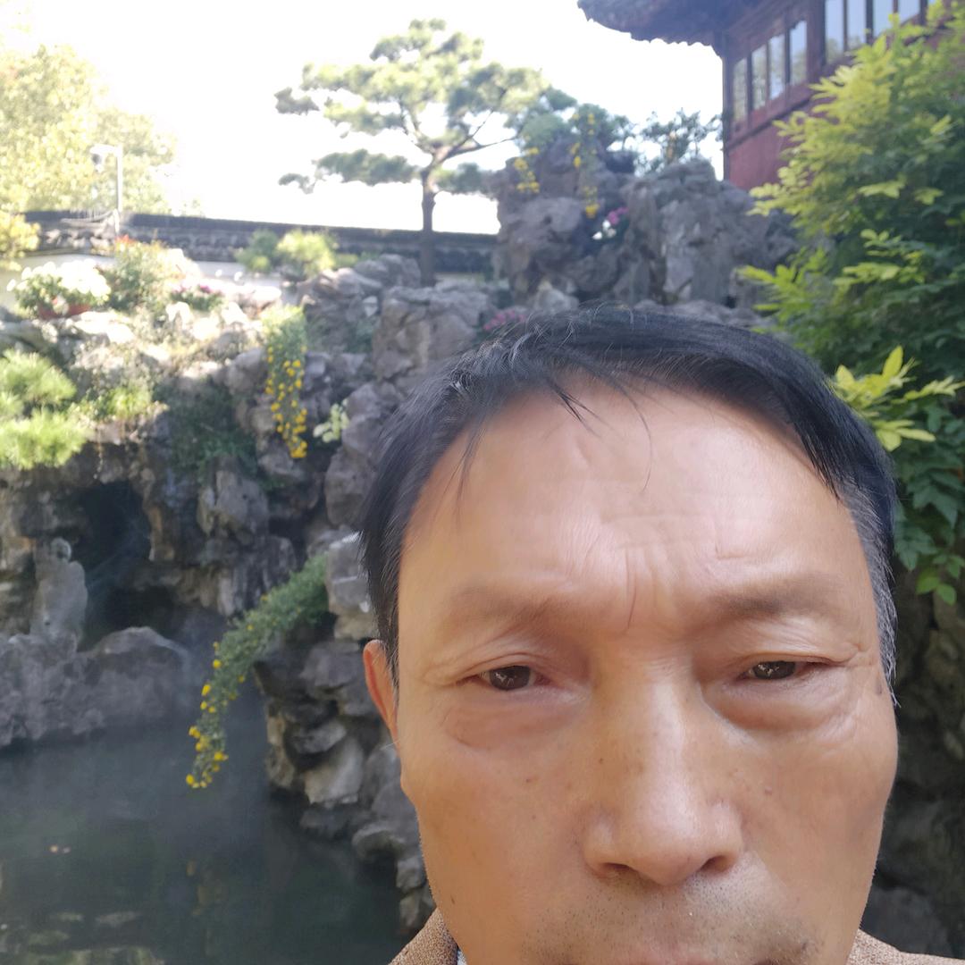 老周爱钓鱼人