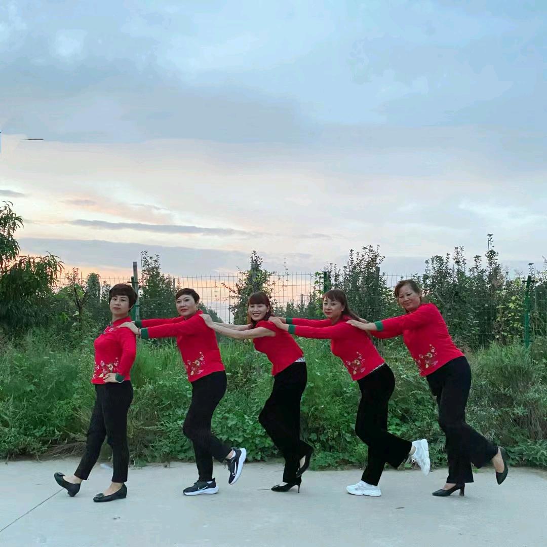 小丘鼓舞队潘姐头像