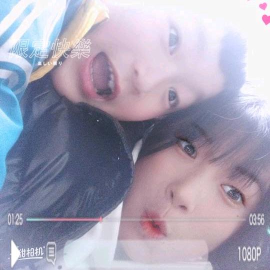 开开心心的女人