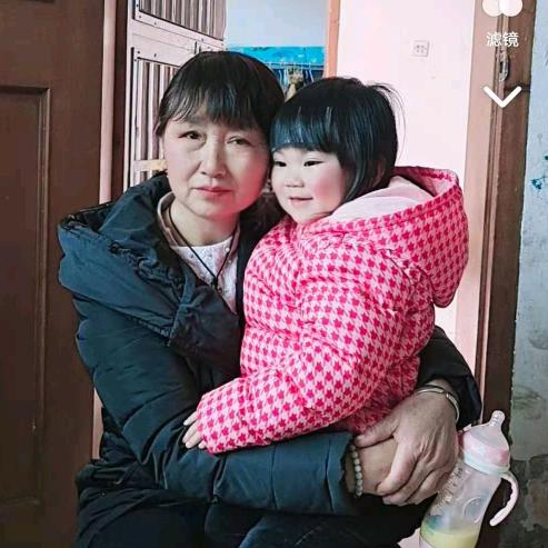 两个宝贝的奶奶王美