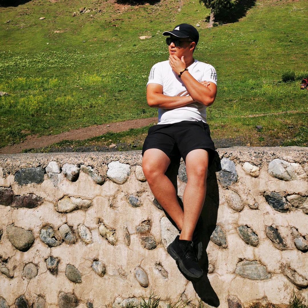 不气盛能叫年轻人？