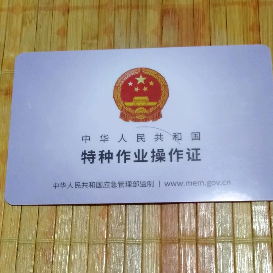 小彭在深圳高空作业