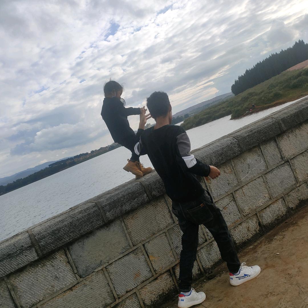 欣摇
