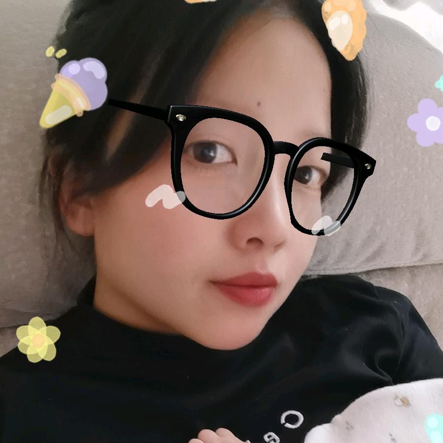 两个可爱小宝贝