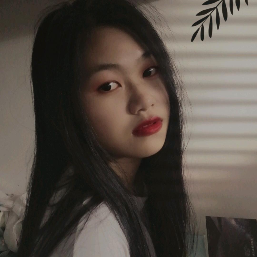 犯困小茵不在状态